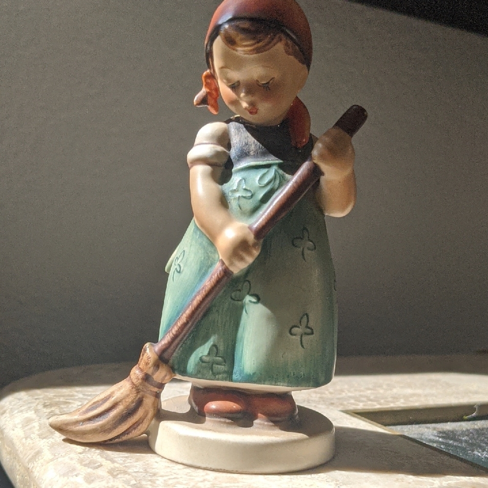 Hummel Little Sweeper #171